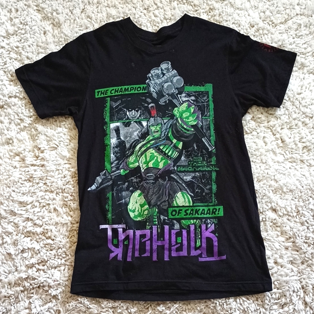 Mens hulk ragnarok shirt size small 🐈